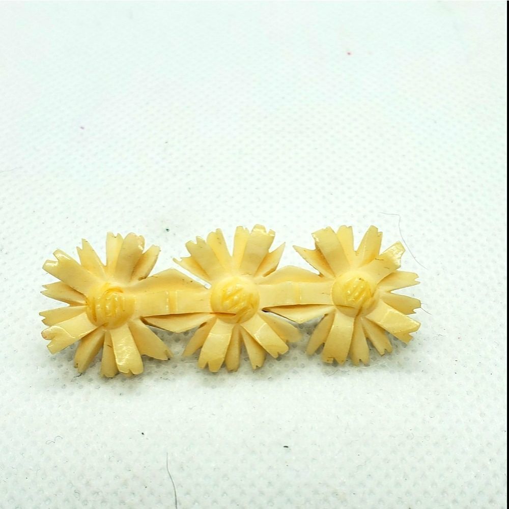 Vintage CarvedâFlowerâBrooch